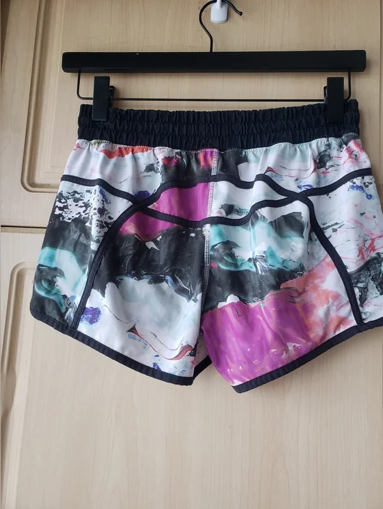 lululemon Women's Tracker Shorts - Four Way Stretch Size 8 - Picture 9 of 11